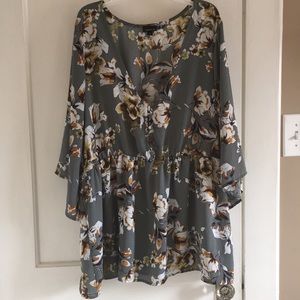 TORRID- size 3- Grey Floral Blouse